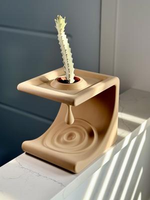 Comma Shelf: A Minimalist Design for Everyday Essentials