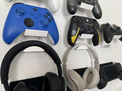 Controller & Headset Holder - Command Strip Version   