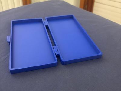 CLOSABLE STORAGE BOX